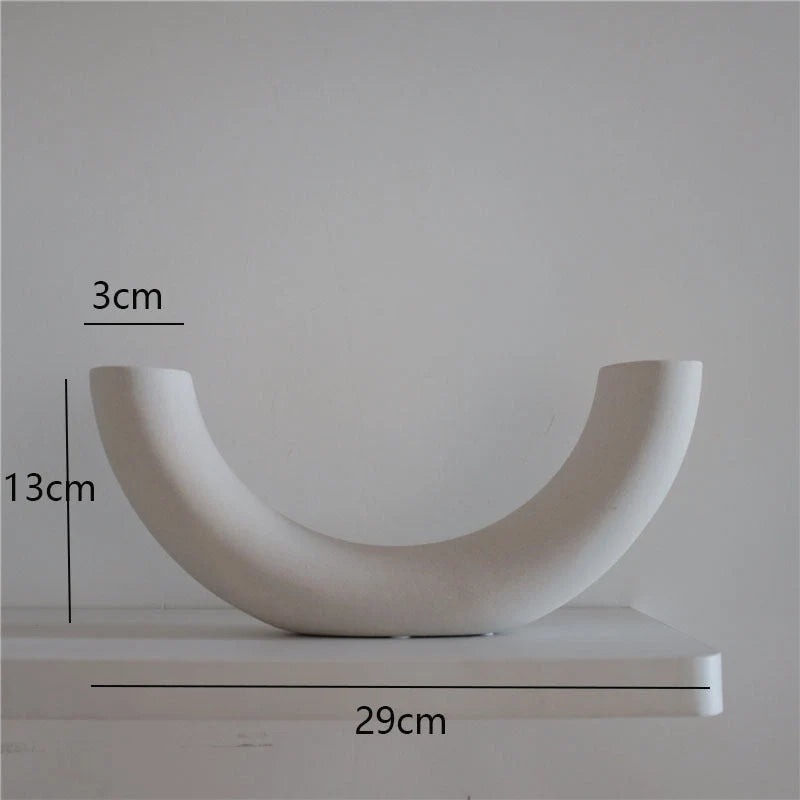 Minimalist ceramic vase set for modern home decoration, perfect for dry flower arrangements.