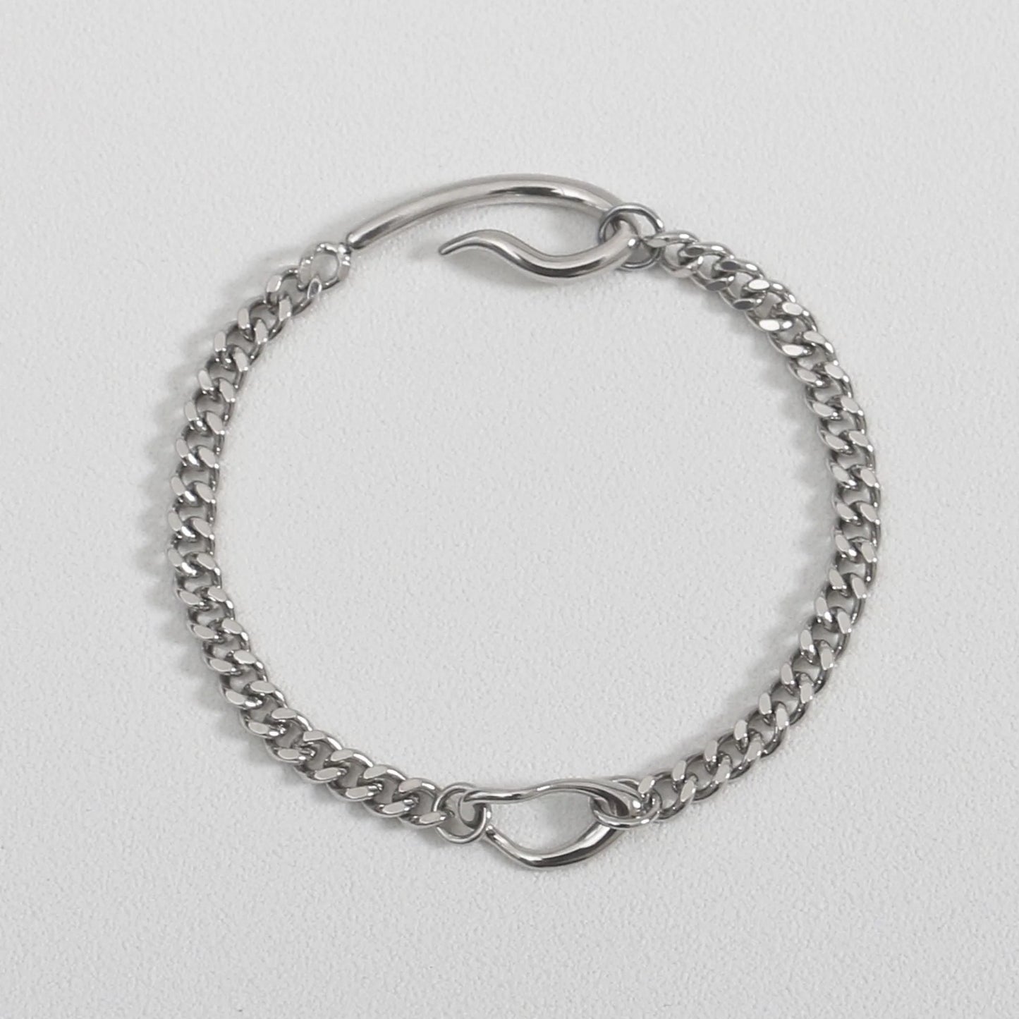 Women's geometric gold-plated copper bracelet with minimalist design