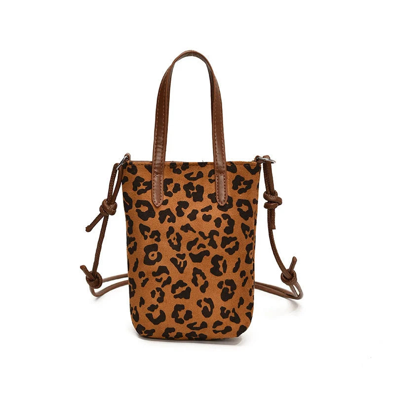 Women's retro leopard print crossbody bag in PU material with adjustable strap
