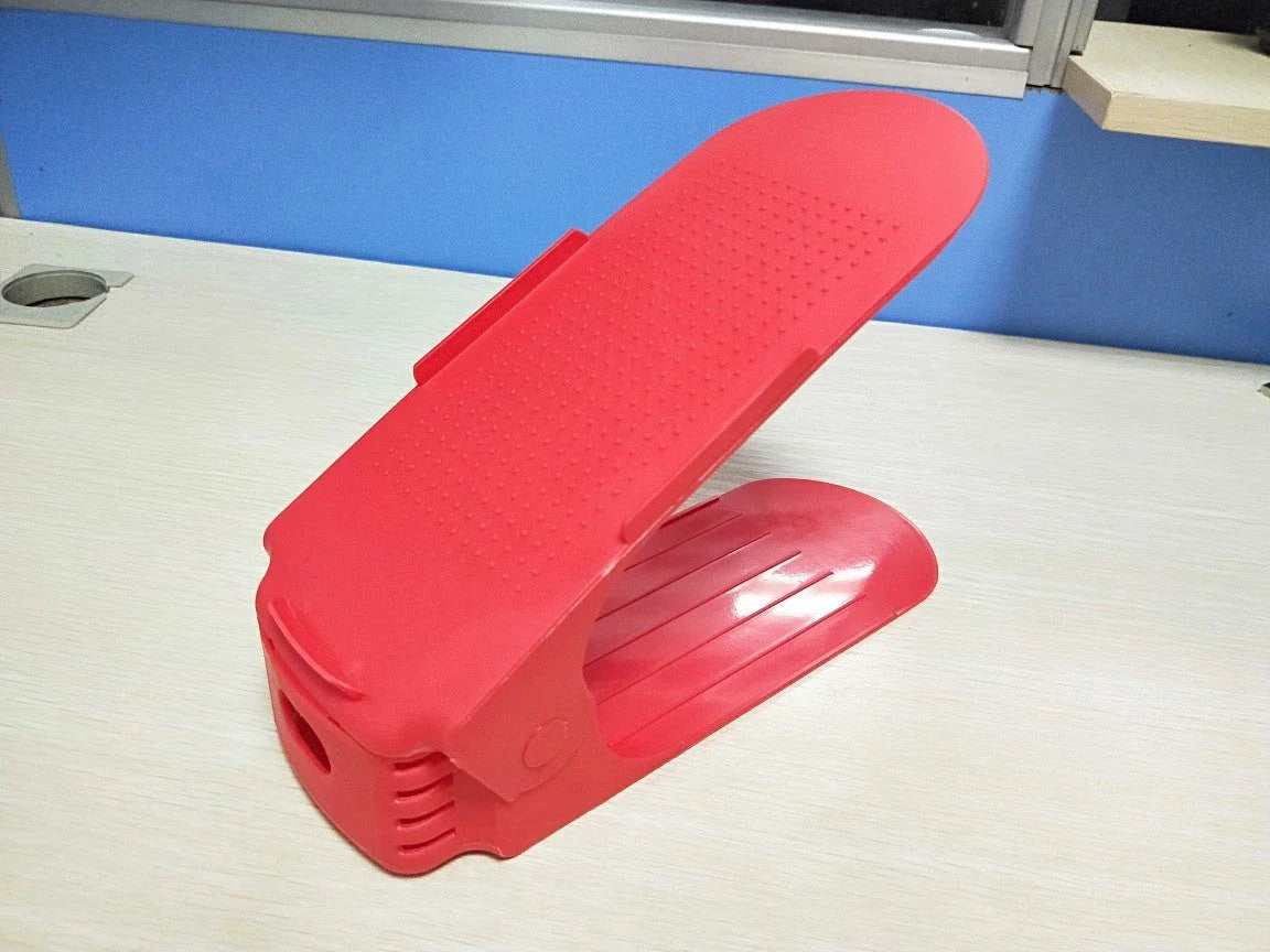 Adjustable double shoe rack made of durable polypropylene with customizable height to organize your shoe collection