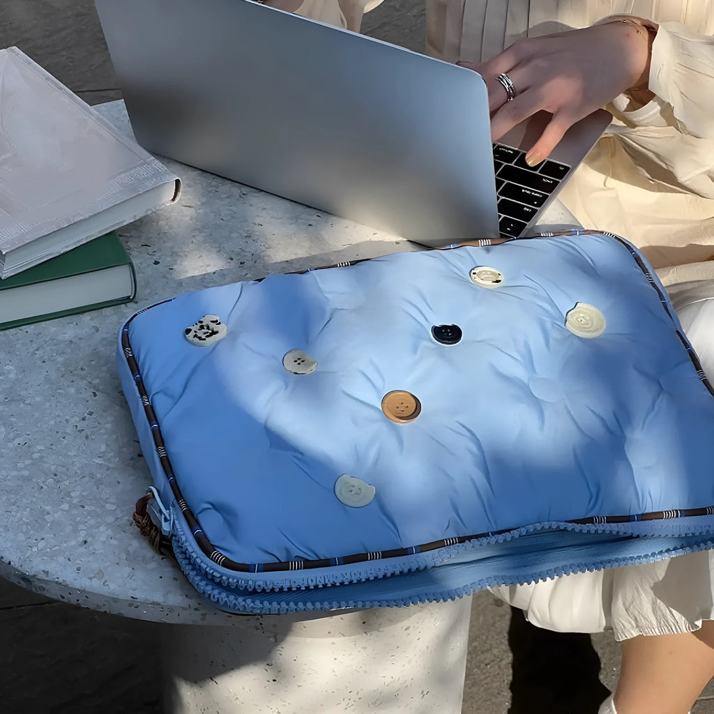 Blue plaid fabric laptop protective case for 14-inch computers with nylon construction