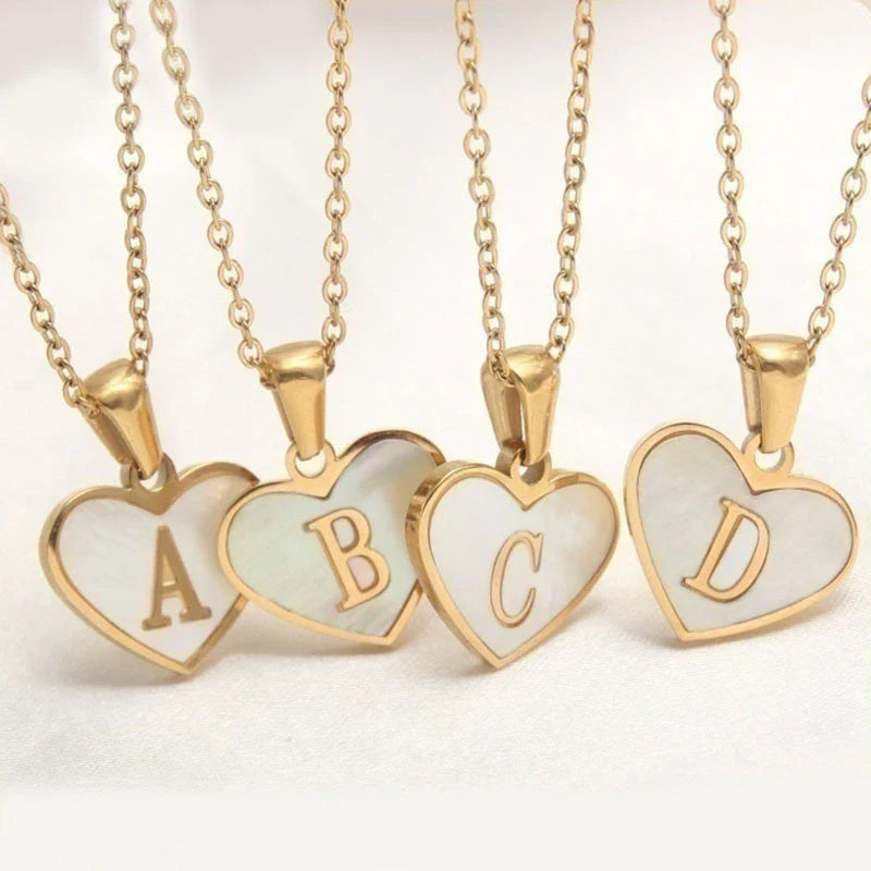 Personalized 26-letter heart-shaped necklace made of stainless steel and white shell