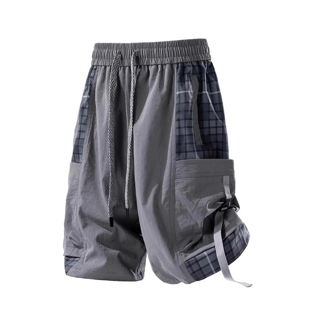 Men's plaid stitch cargo shorts in loose fit with cargo pockets and micro-elastic waistband