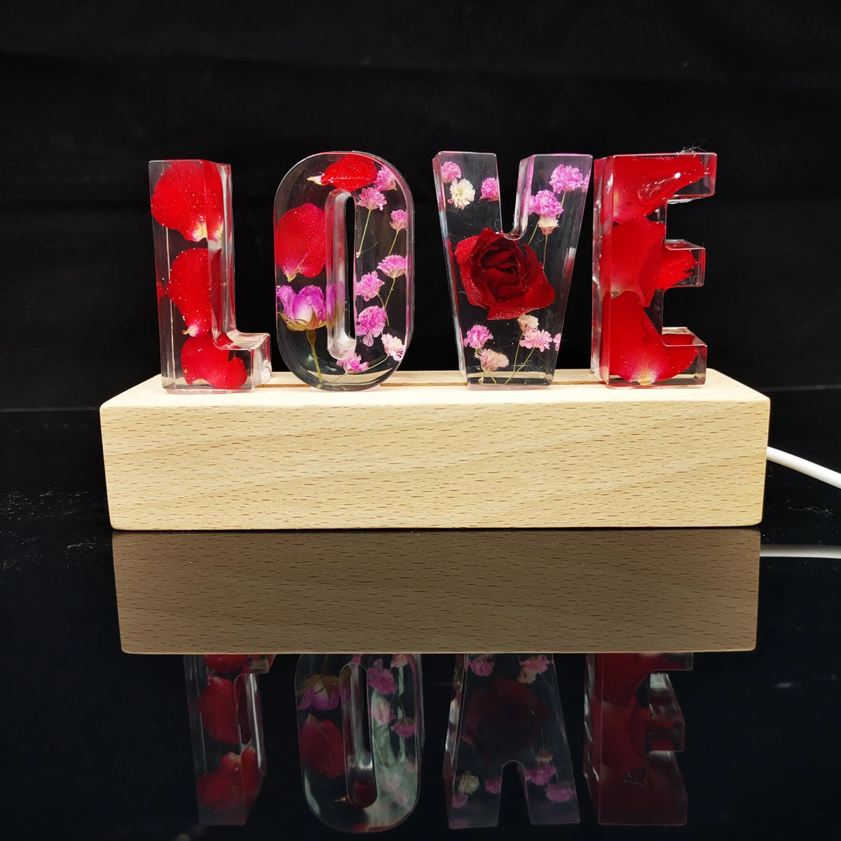 White crystal epoxy night light with real dried flowers and personalised English alphabet letters