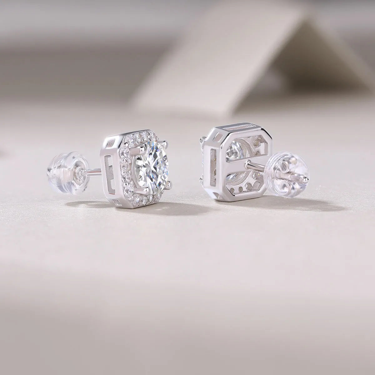 Rose In The Heart earrings set with 1-carat moissanite stud earrings in heart design, S925 silver platinum-plated, gift box packaging