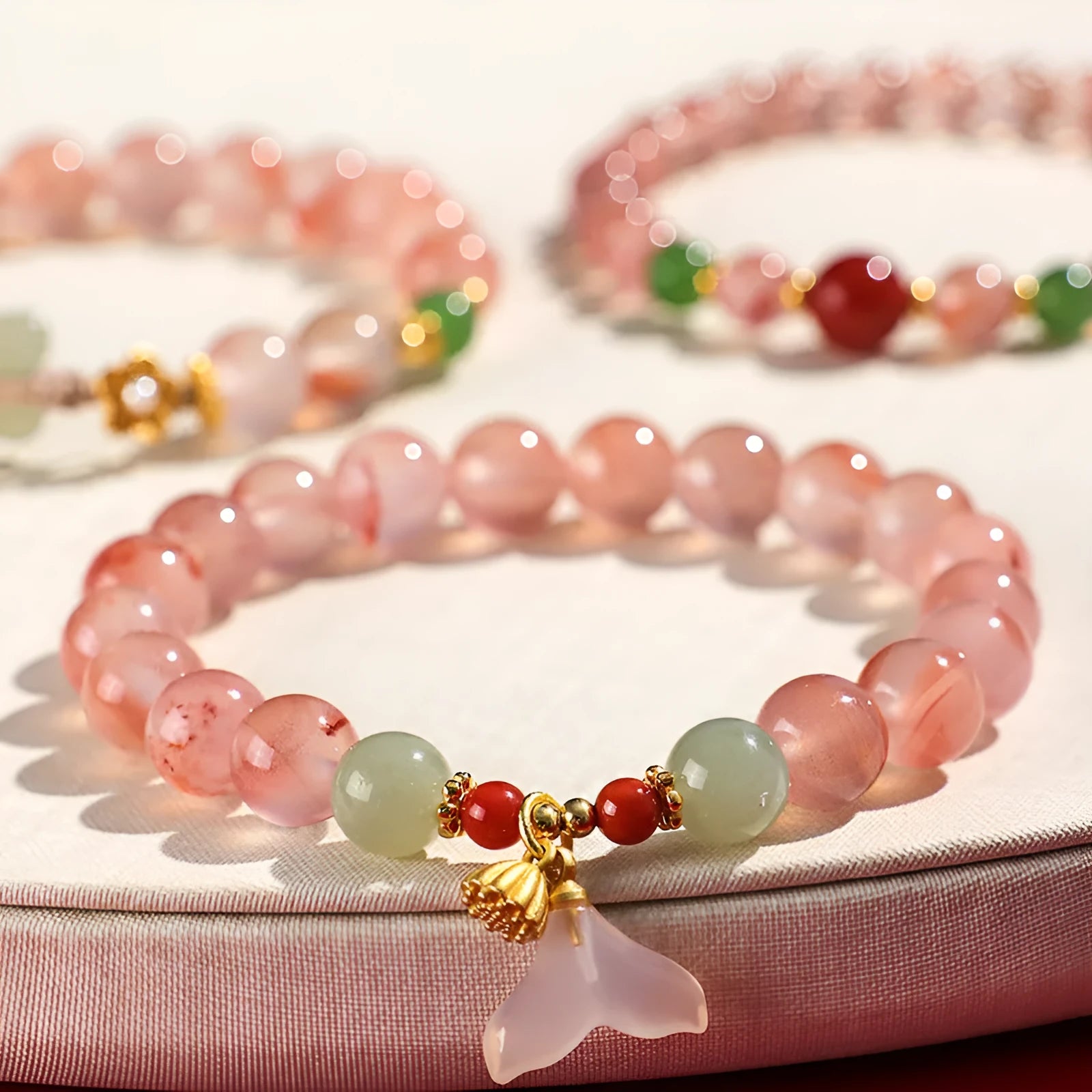 Handcrafted women's agate bracelet with manual processing in three colour variations