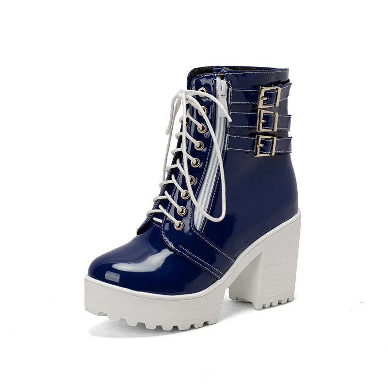 Women's black ankle boots with chunky heel and lace-up front