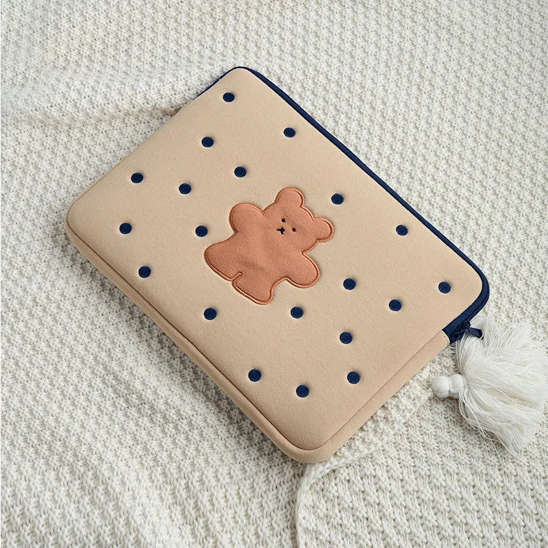 Embroidered animal pattern laptop sleeve for 15.6 inch computers with polyester construction