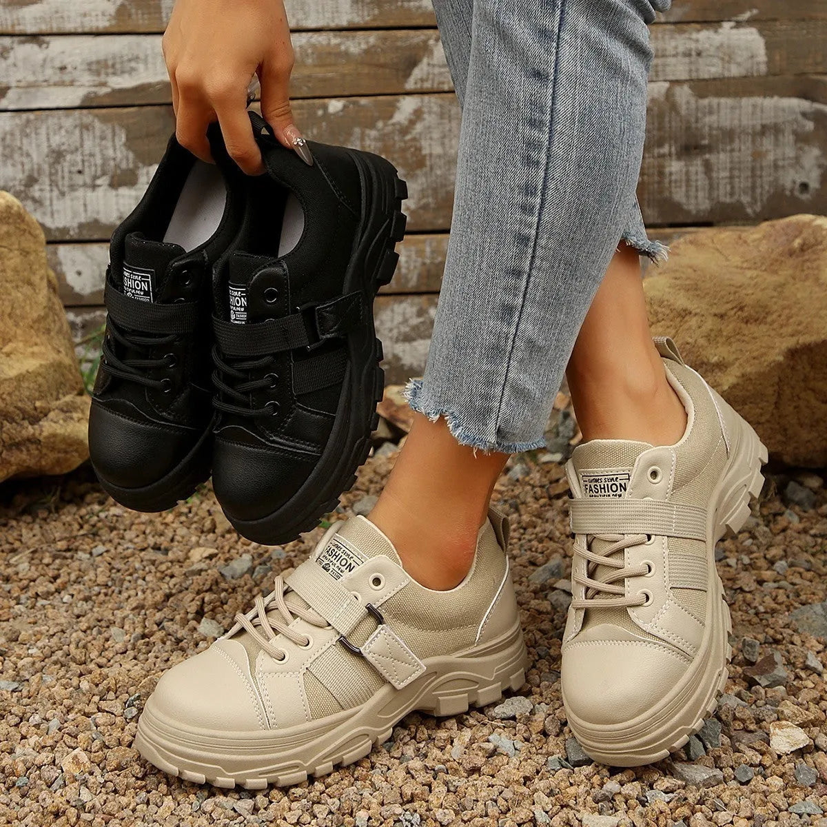 Lace-up canvas shoes for women with hook design round toe and thick sole in black colour