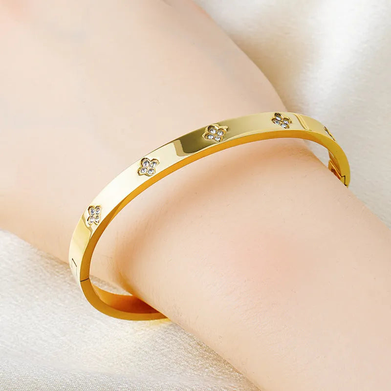 Stainless steel four-leaf clover diamond bracelet in gold rose gold steel colour options electroplated finish