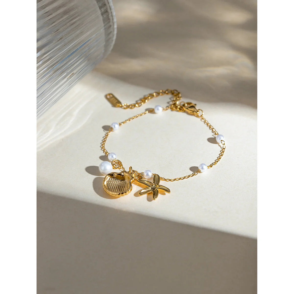 18K gold-plated stainless steel bracelet with pearl chain and shell starfish pendant