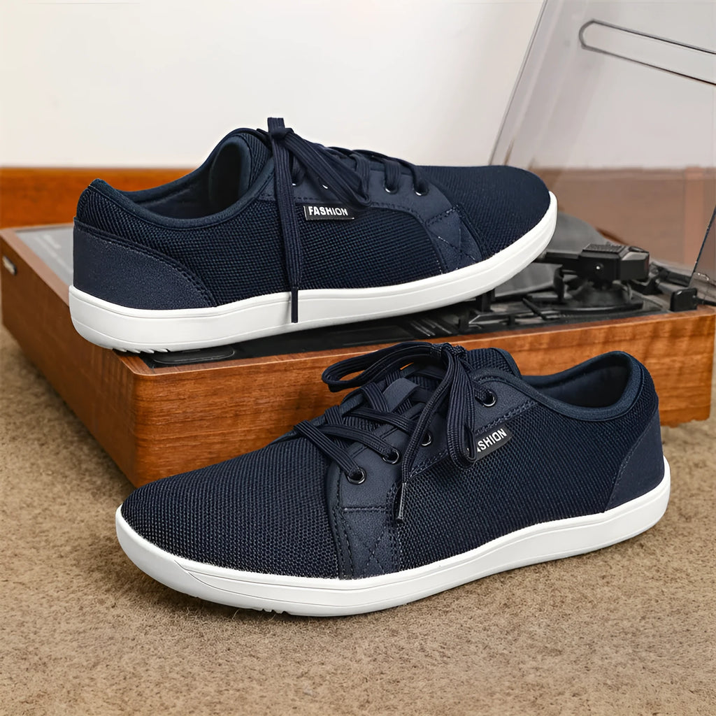 Men's low-top lace-up leisure sneaker with mesh upper, rubber sole, wide toe, flat heel, in black colour