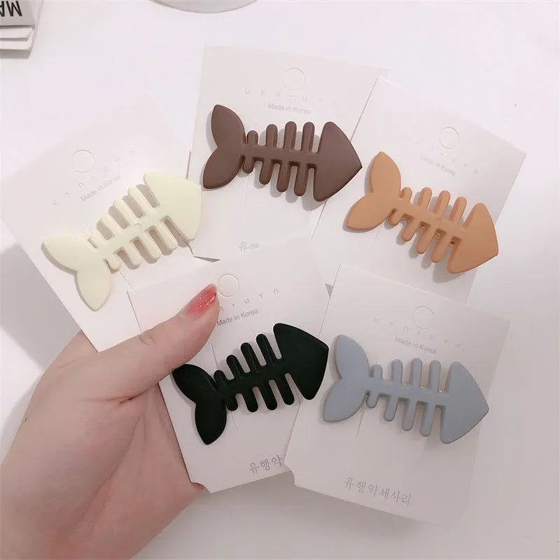 Fishbone pattern barrettes hair clips with duckbill clip mechanism in various colours