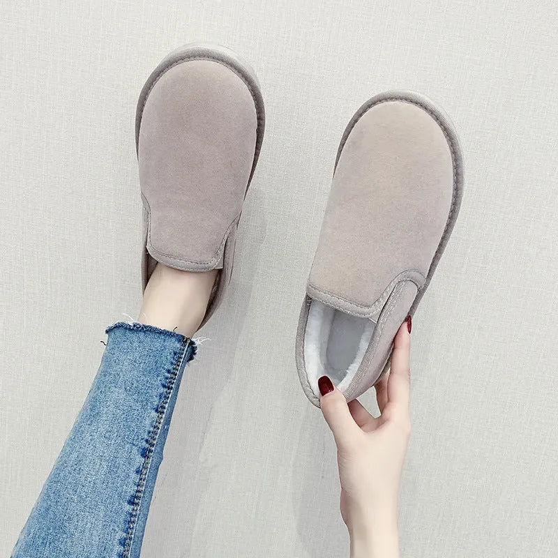 Fleece-lined flat snow boots in various colours showing low-top casual style and rubber sole.