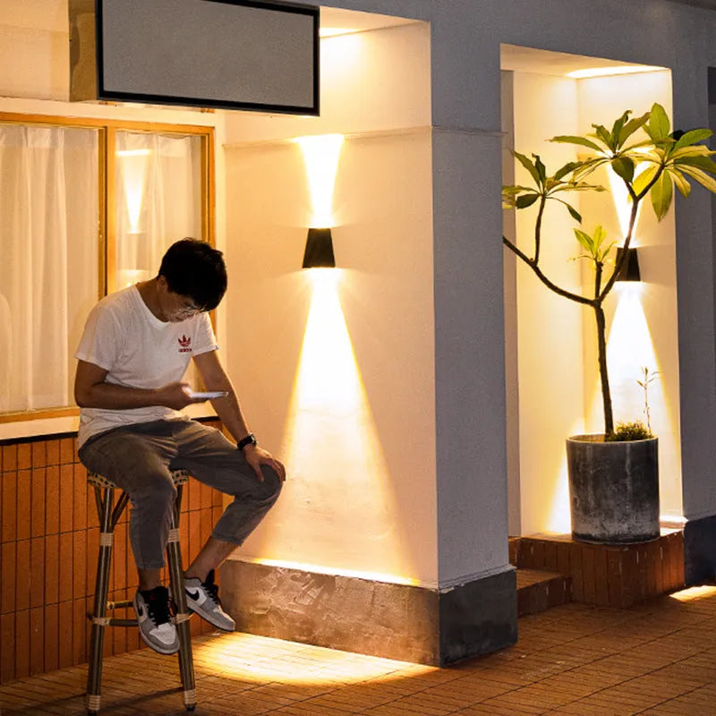 IP66 solar wall lamp with ABS housing and 2000mAh battery for outdoor corridor lighting