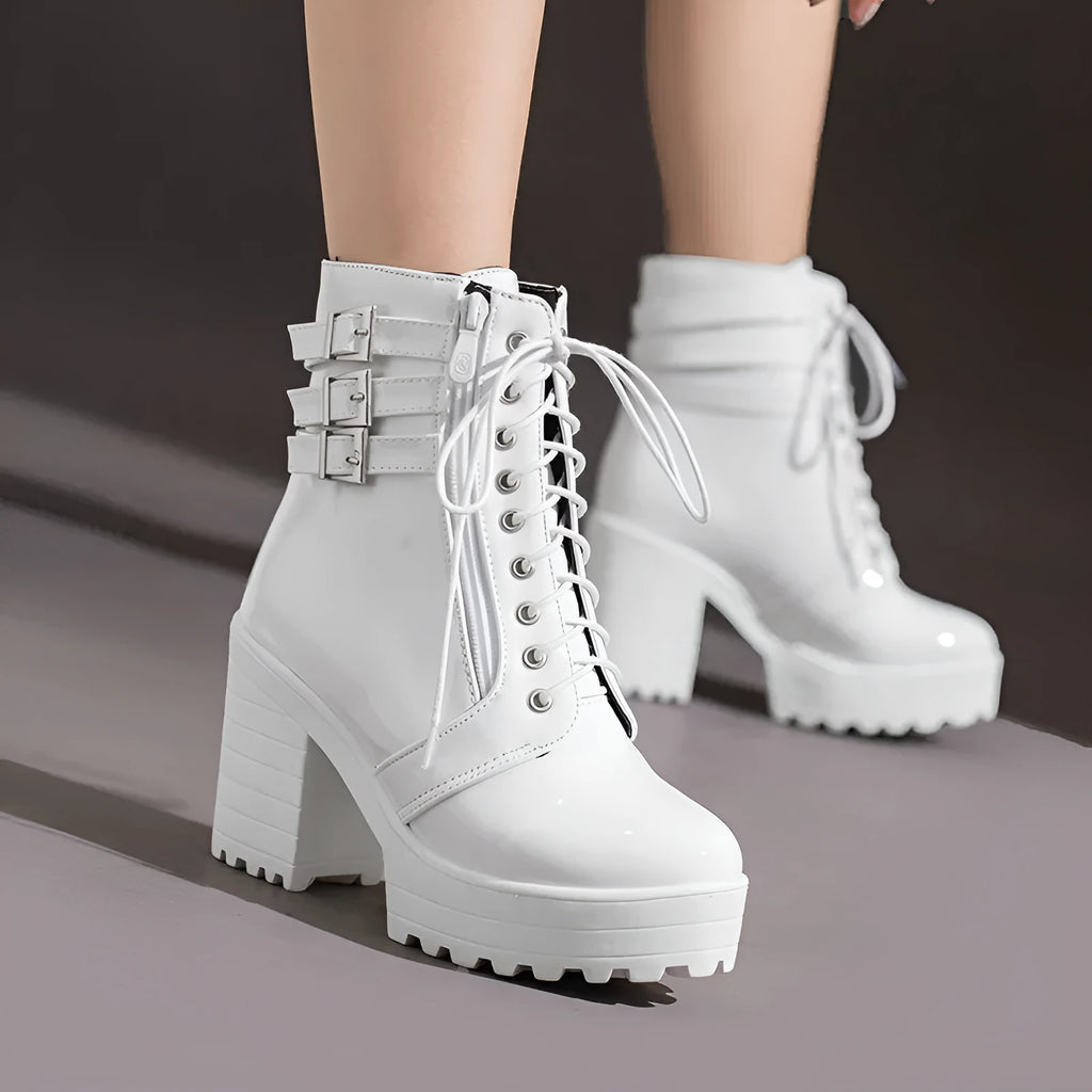 Women's black ankle boots with chunky heel and lace-up front
