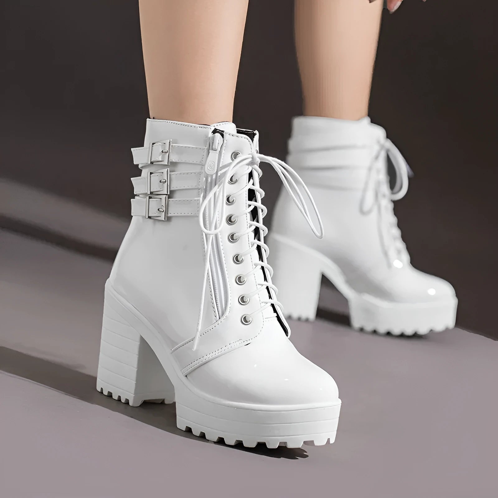 Women's black ankle boots with chunky heel and lace-up front