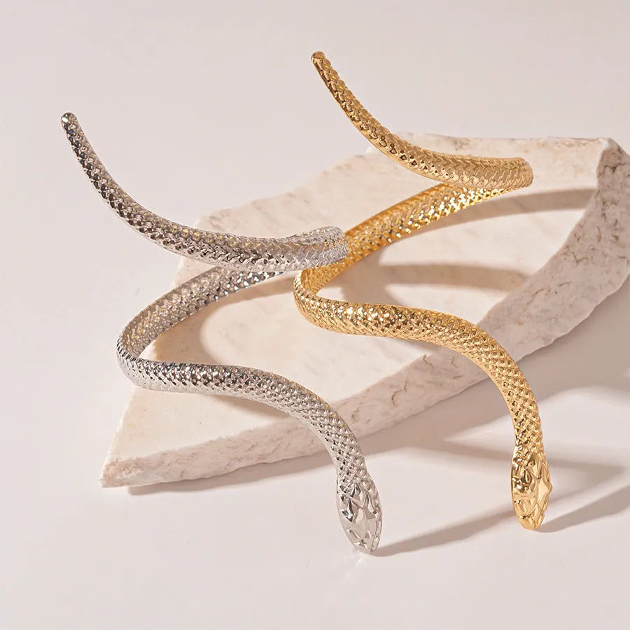 Gold twisted snake bracelet and ring jewellery set with exaggerated winding design