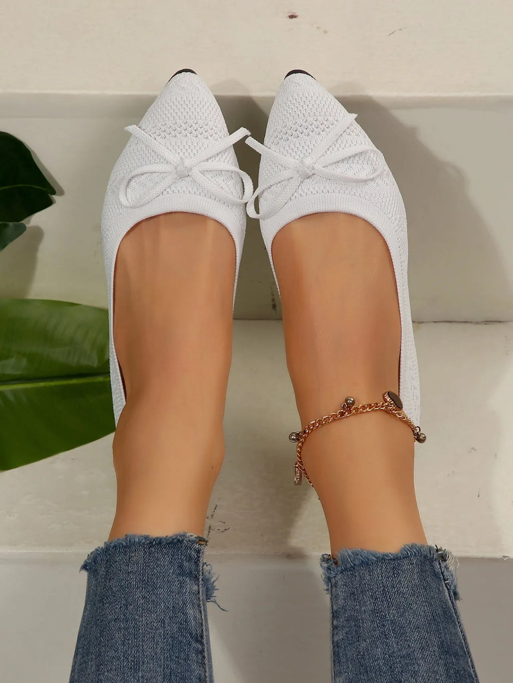 Women's bow-detailed knitted loafers with pointed toe and flat heel in multiple colour options