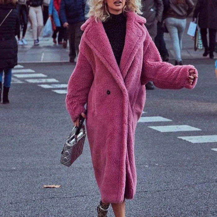 Women's lapel lamb fleece coat with faux fur lining and pockets for winter warmth