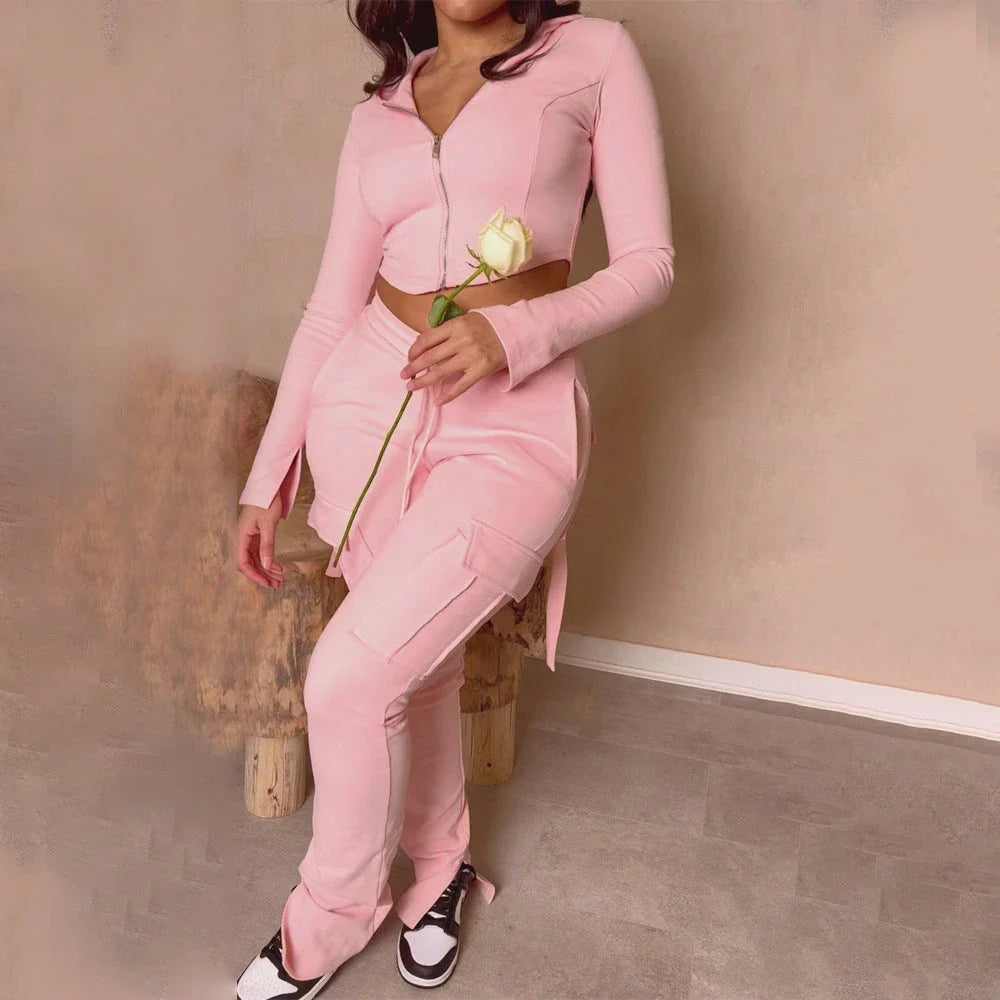 Stylish women's cargo pants with multiple pockets and high waist design for fashion and functionality.