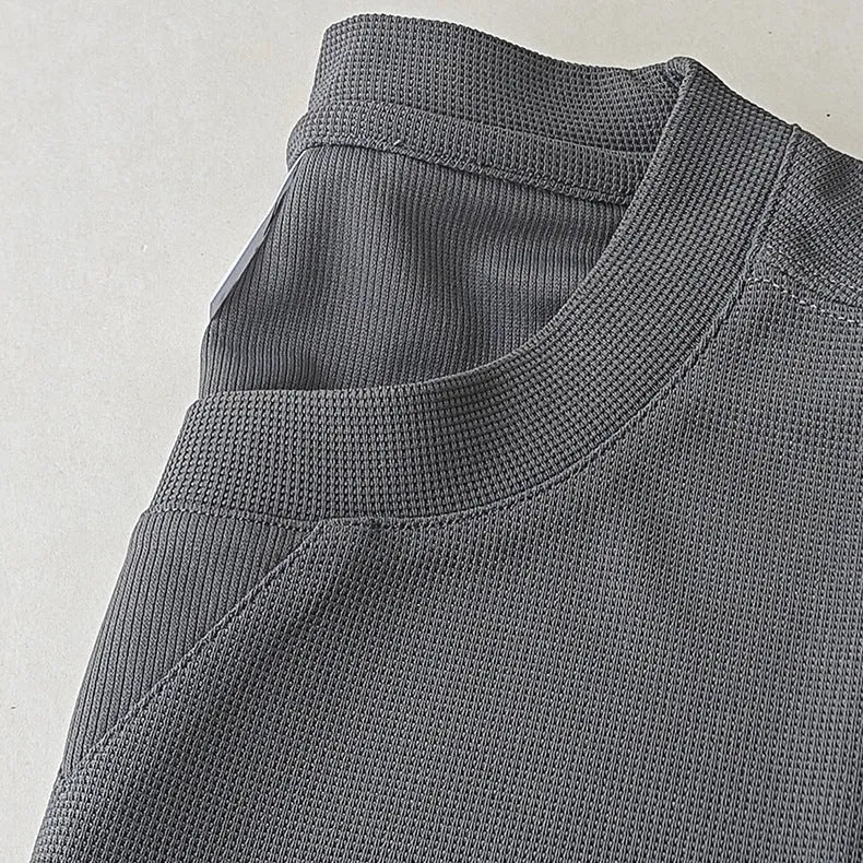 Men's heavy waffle-textured short-sleeved T-shirt in polyester with wool lining, shown in a solid colour.