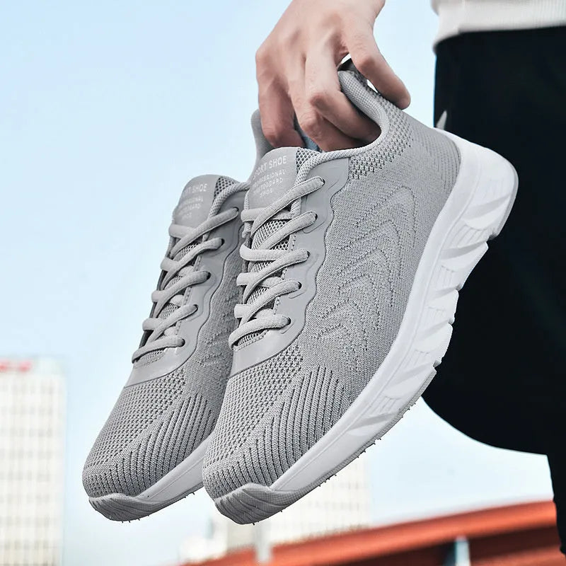 Mesh breathable casual shoes with rubber EVA sole in black and white, round toe, lace-up design