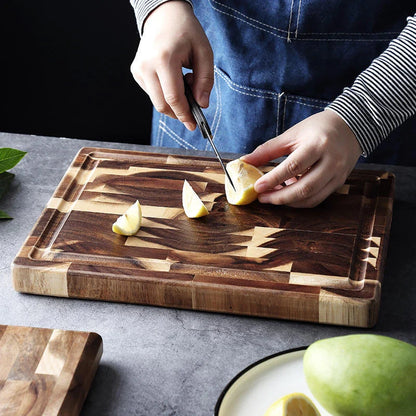 Solid wood cutting board in imported acacia for kitchen use
