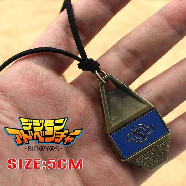 Adjustable magnetic pendant necklace with durable nylon rope and sleek metal pendant