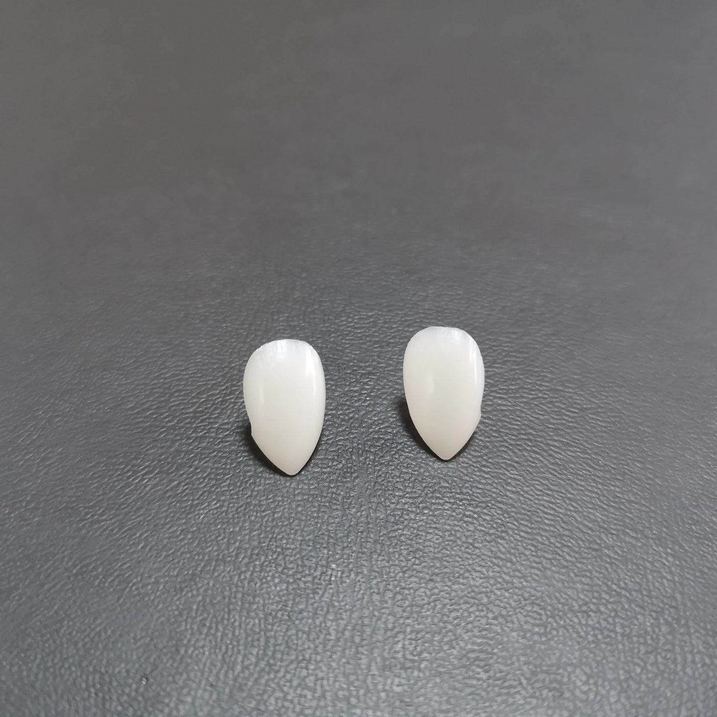 Halloween Vampire Zombie Dentures for cosplay and costume parties, available in multiple sizes