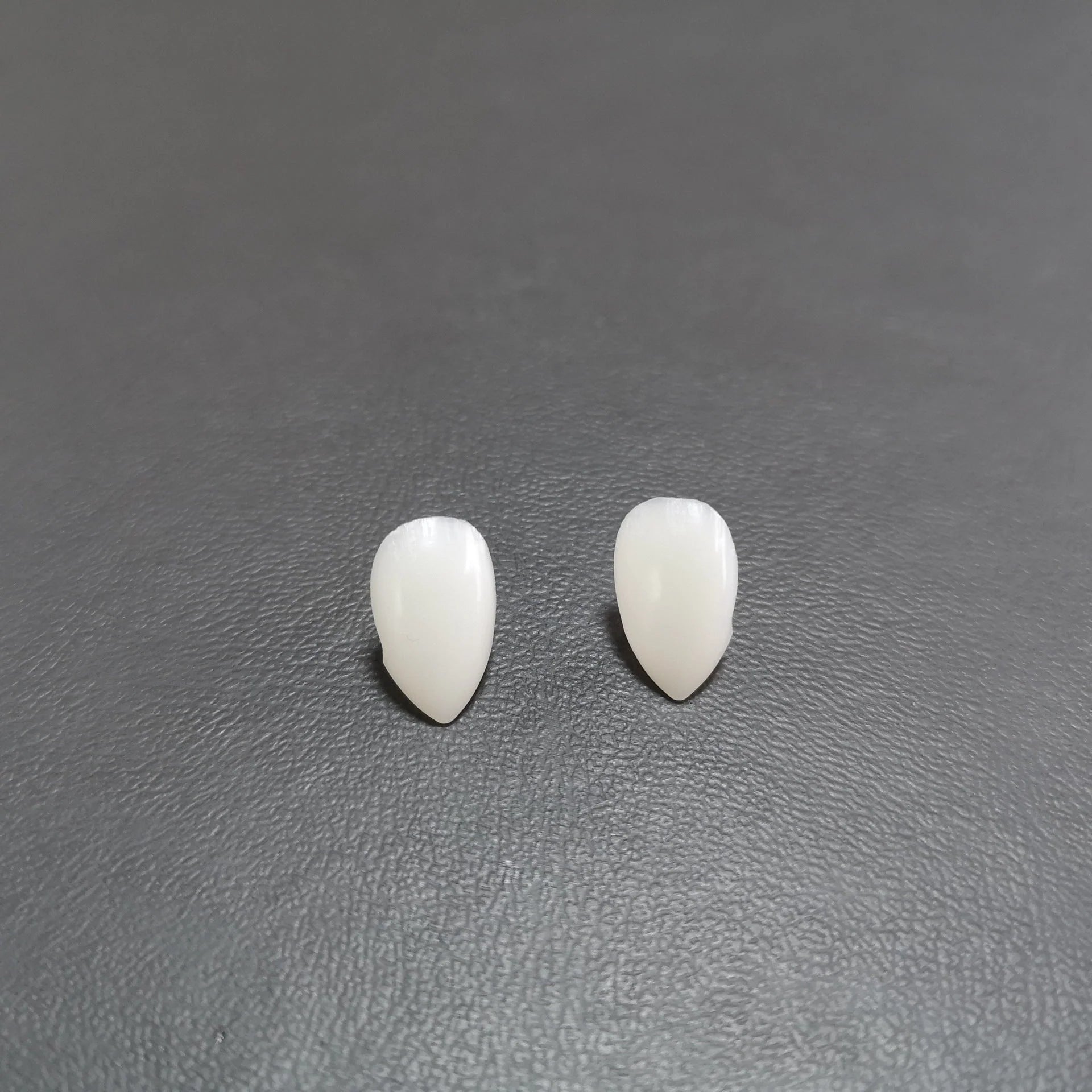 Halloween Vampire Zombie Dentures for cosplay and costume parties, available in multiple sizes