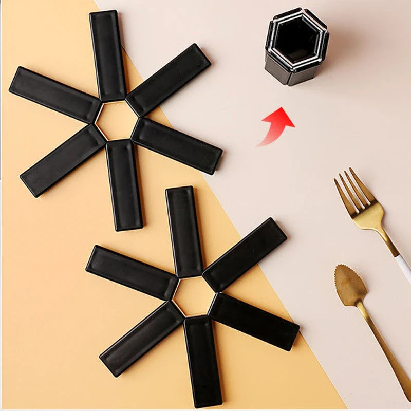 Foldable heat-resistant silicone pot holder with anti-slip and anti-scald design for kitchen use