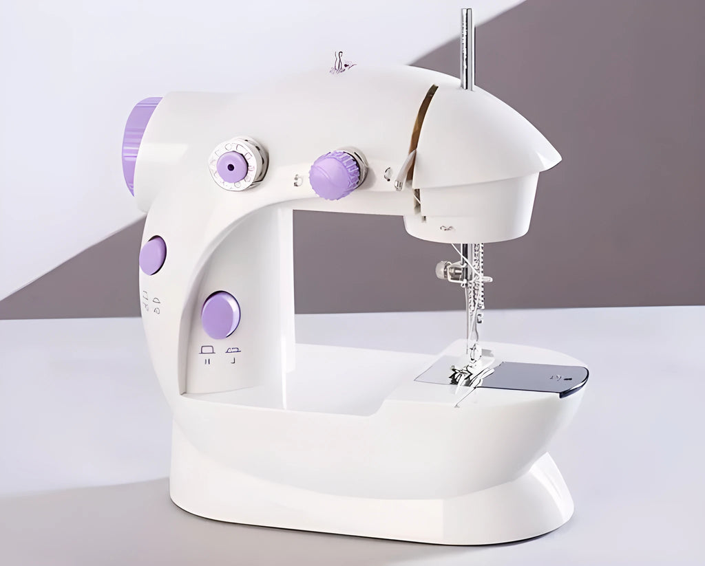 Mini electric household sewing machine with lighting and thread cutter measuring 20x15x10cm