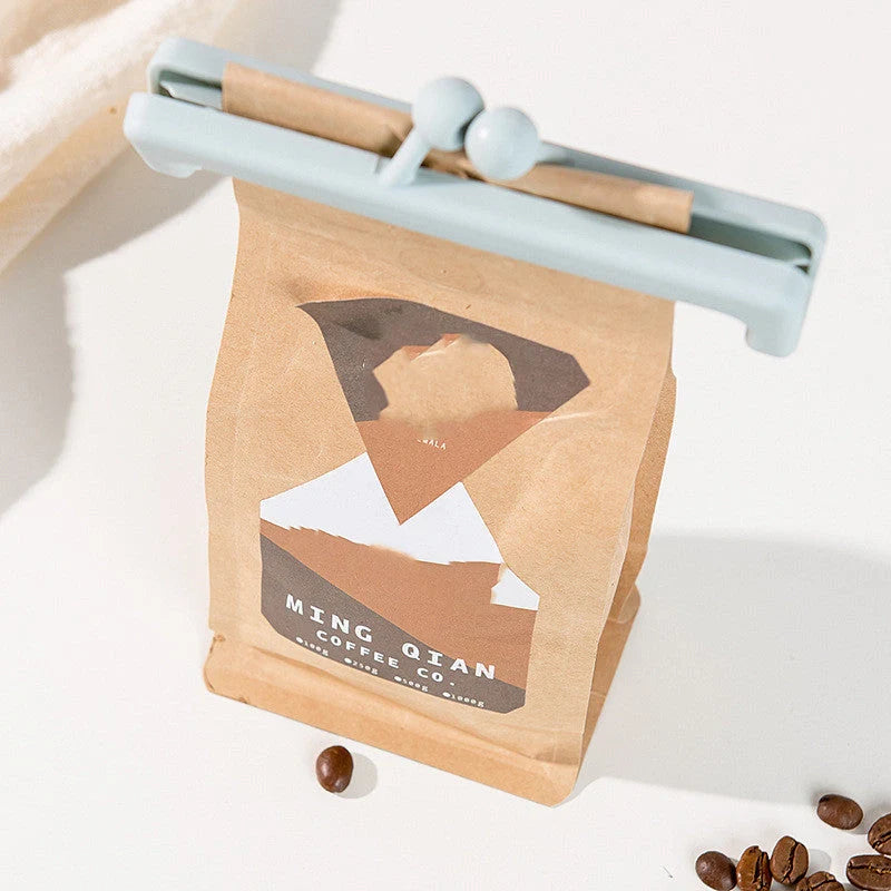 Push-button plain food bag sealing clips in blue and pink