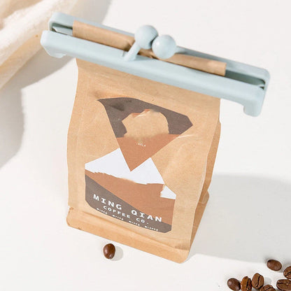 Push-button plain food bag sealing clips in blue and pink