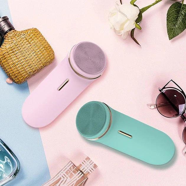 Green silicone electric face cleaner showing 132mm length with vibration cleaning surface