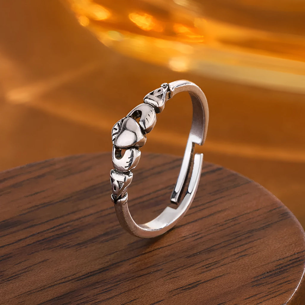 Open heart ring in retro silver colour with copper construction and adjustable design
