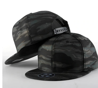 Adjustable black baseball cap in camouflage cotton, 55-61cm fit, 12cm height, 7cm brim, 0.1kg weight for outdoor use