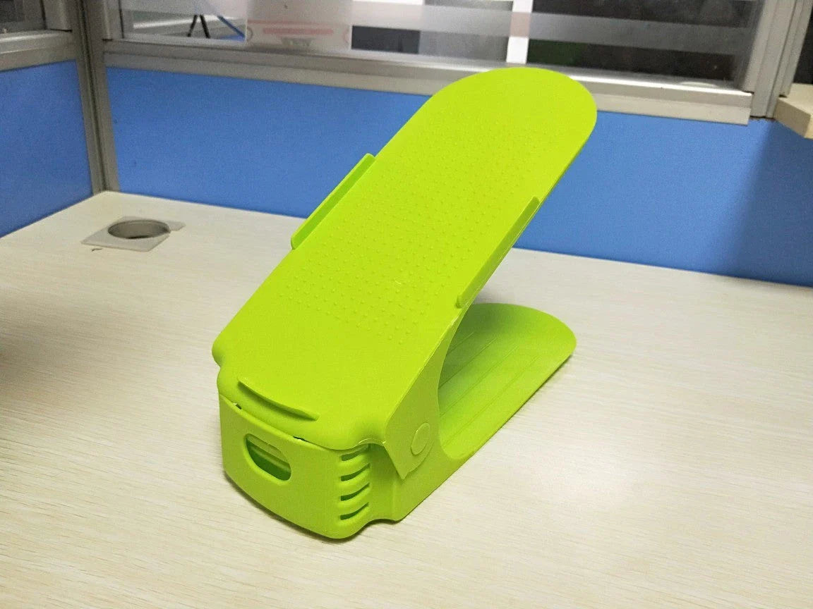 Adjustable double shoe rack made of durable polypropylene with customizable height to organize your shoe collection