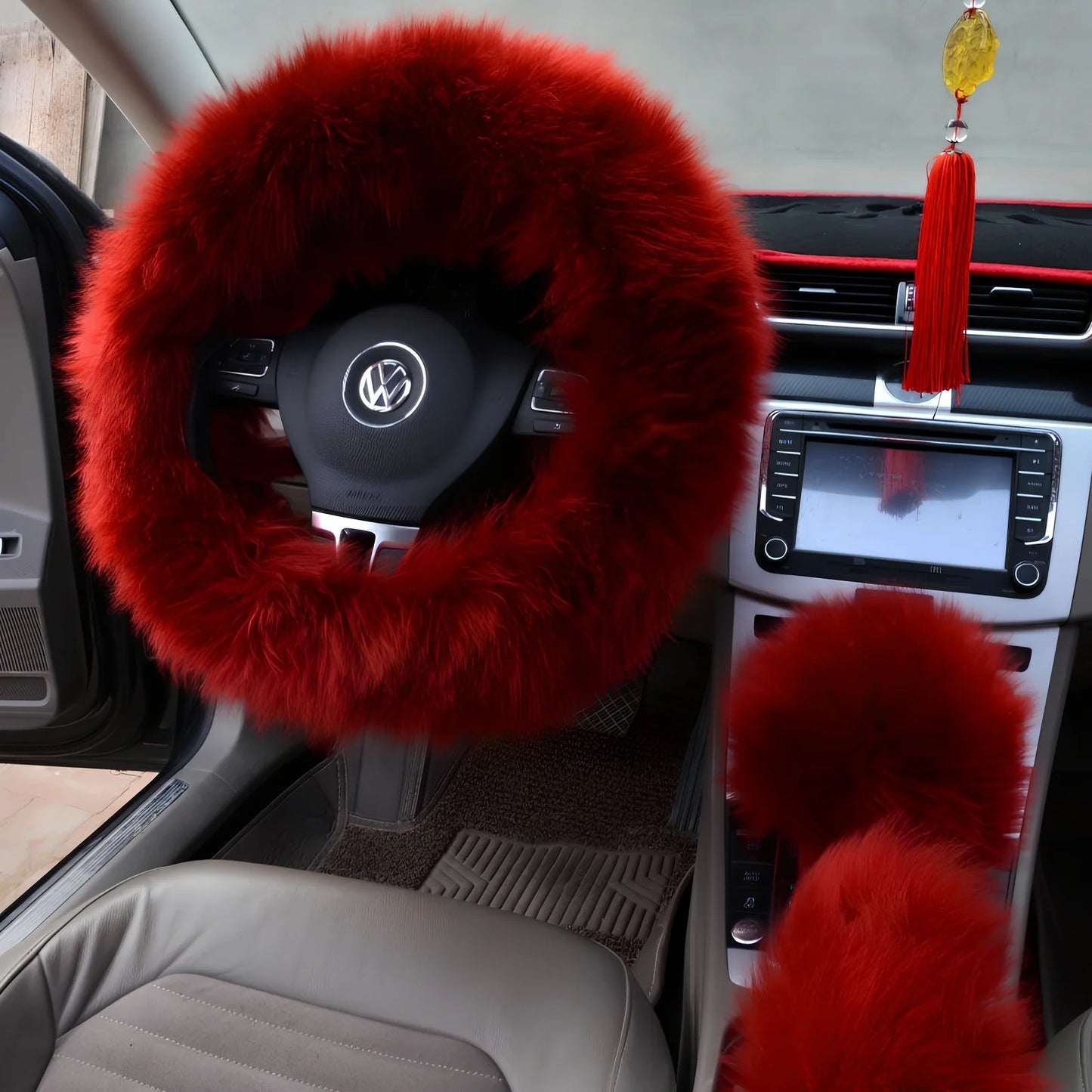 Three-piece wool steering wheel cover showing universal 38cm diameter fit with wool-cashmere blend material