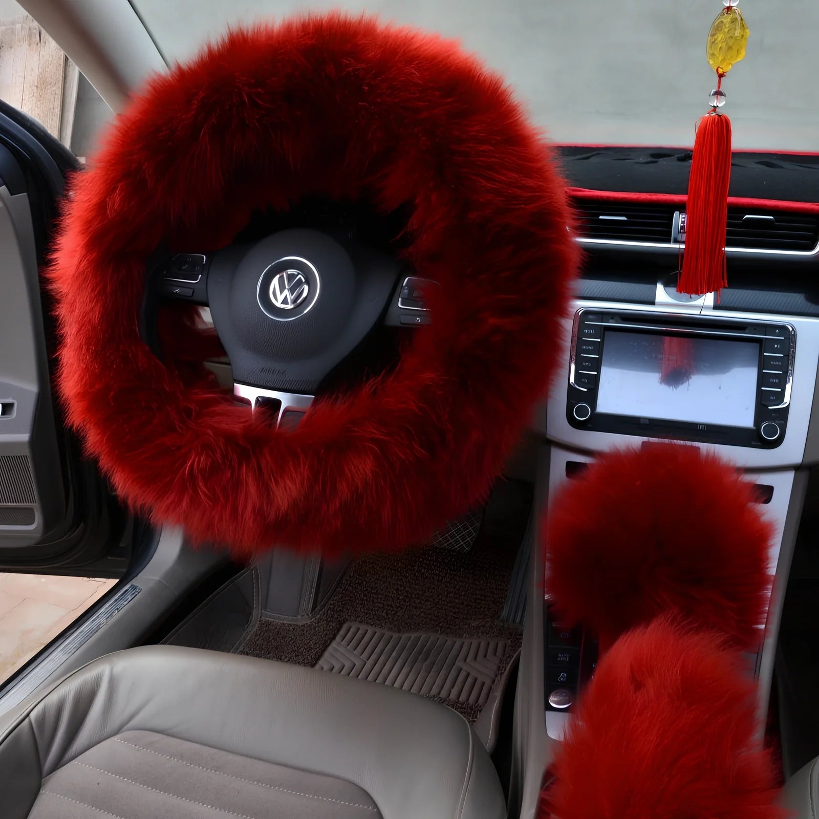 Three-piece wool steering wheel cover showing universal 38cm diameter fit with wool-cashmere blend material