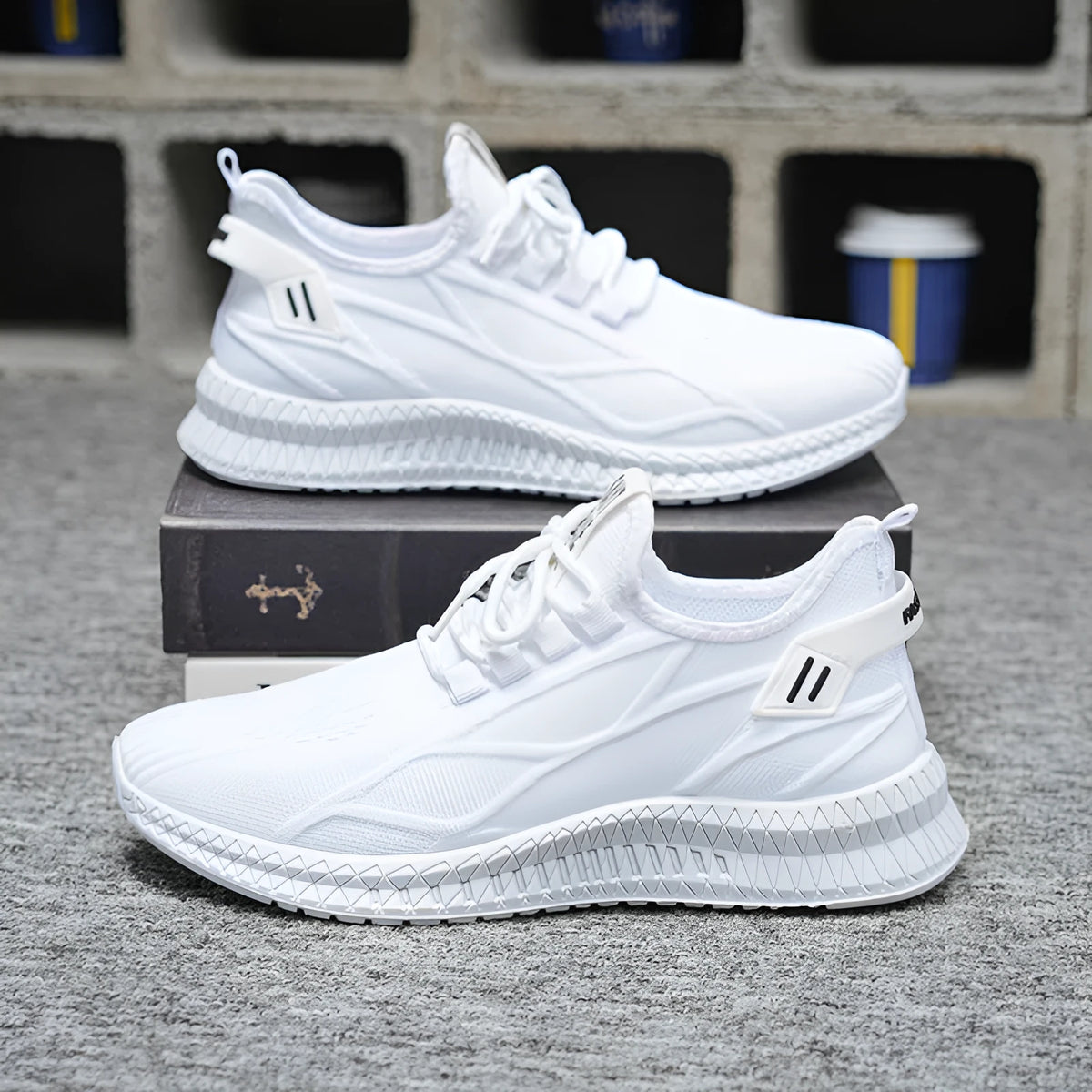 Men's round toe breathable cloth upper lace-up casual shoes in solid colours for sports
