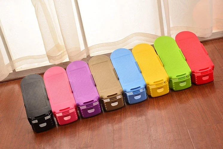 Adjustable double shoe rack made of durable polypropylene with customizable height to organize your shoe collection