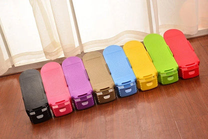 Adjustable double shoe rack made of durable polypropylene with customizable height to organize your shoe collection