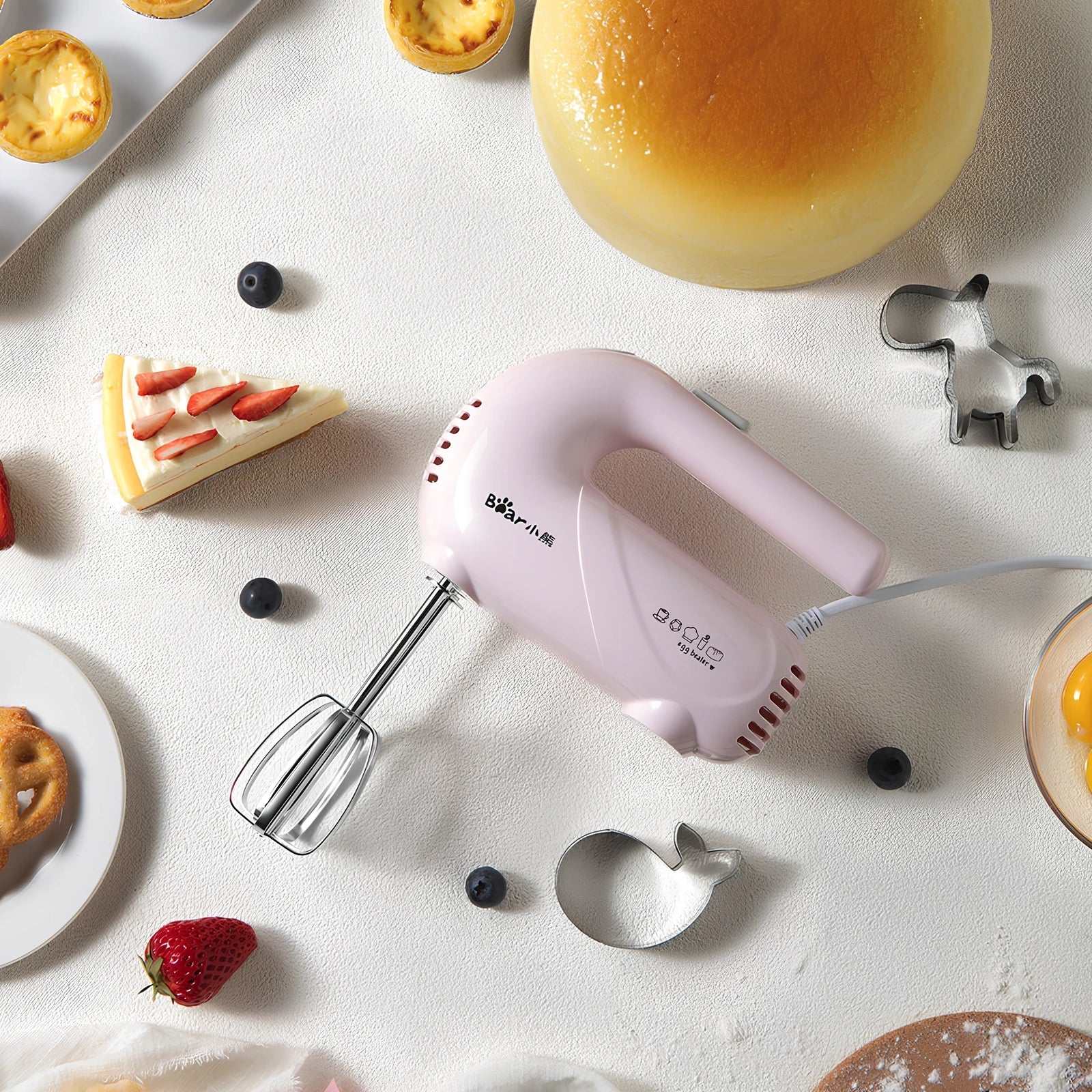 Pink Winnie electric whisk with 150W power and storage box for egg whipping