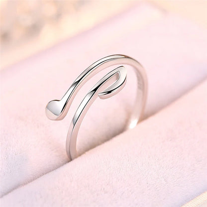 Adjustable music ring in geometric design, available in silver and rose gold.