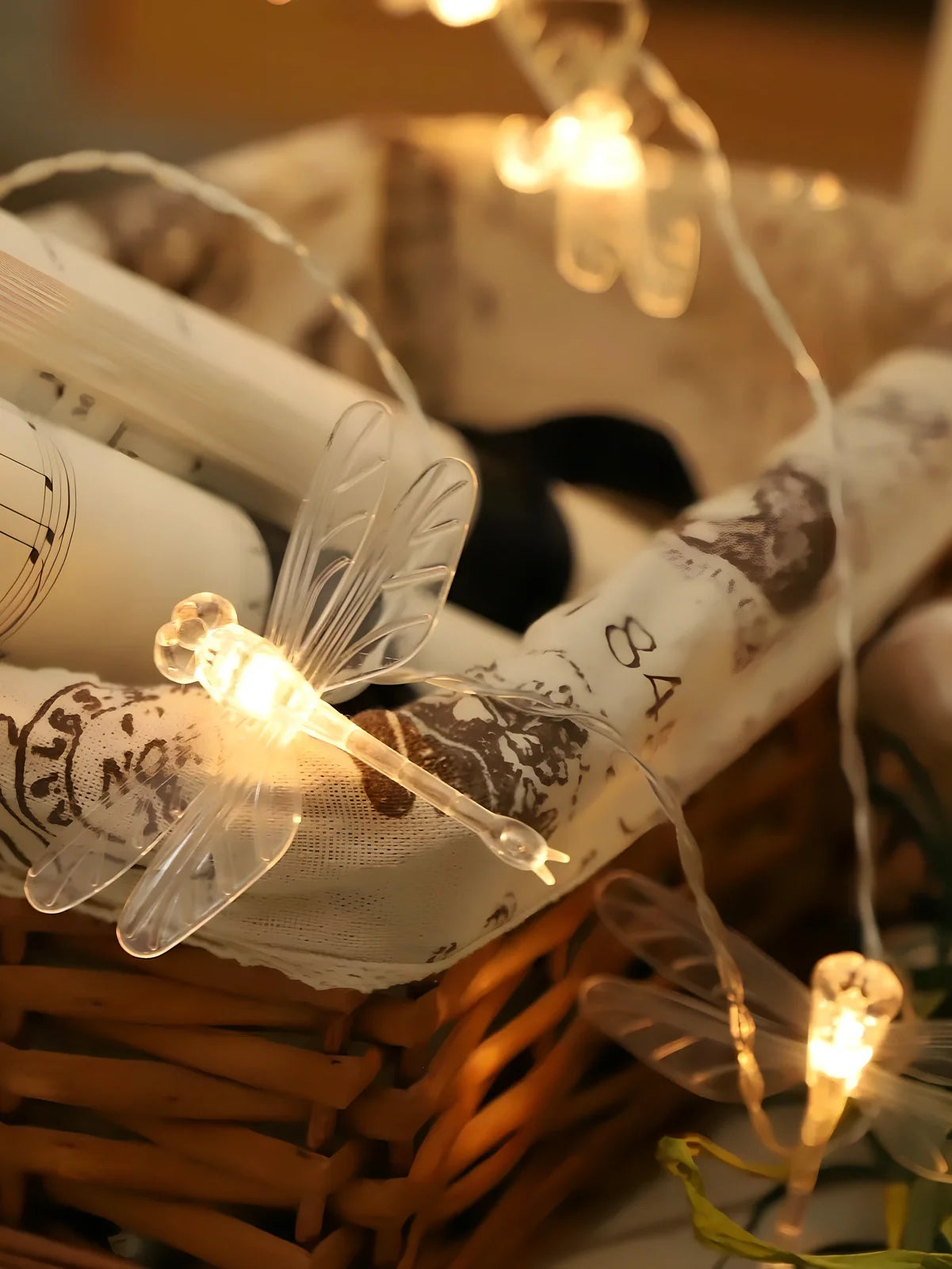 3-metre butterfly light string with 20 LEDs spaced 15cm, featuring 4.5x6cm accents, battery operated for Christmas decor