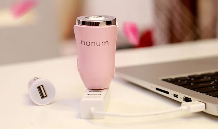 Car aroma diffuser with dual USB charger in black colour, 45 x 118 mm size