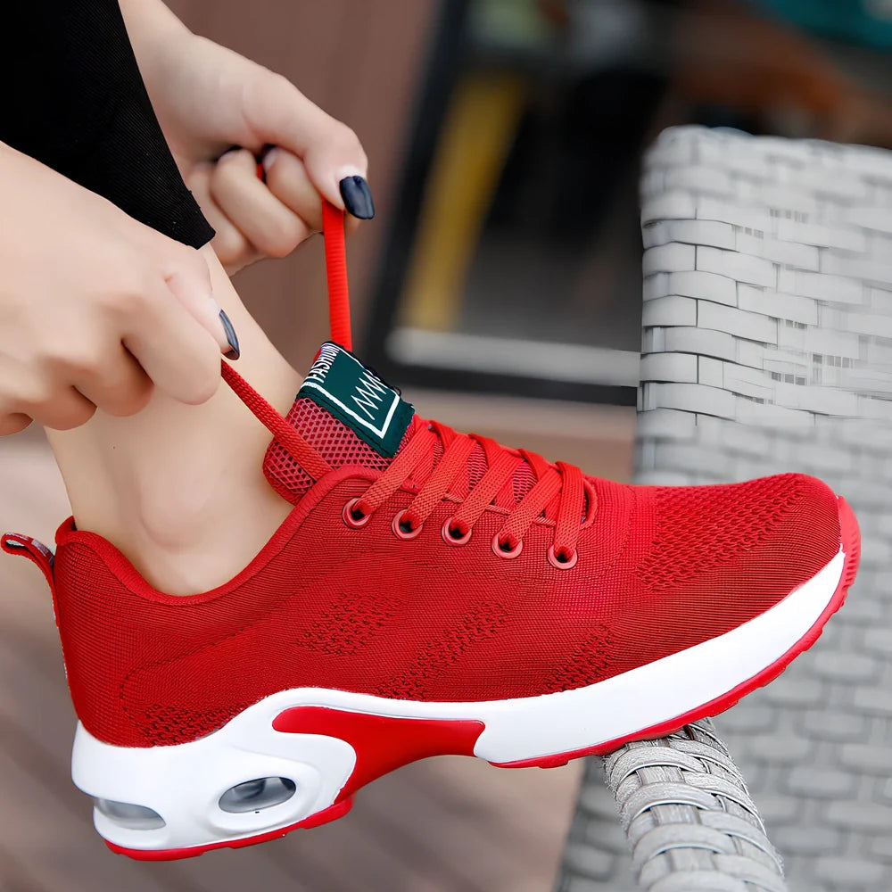 Women's lightweight leisure sports shoes in black with mesh upper and air cushion sole, sizes 35-44