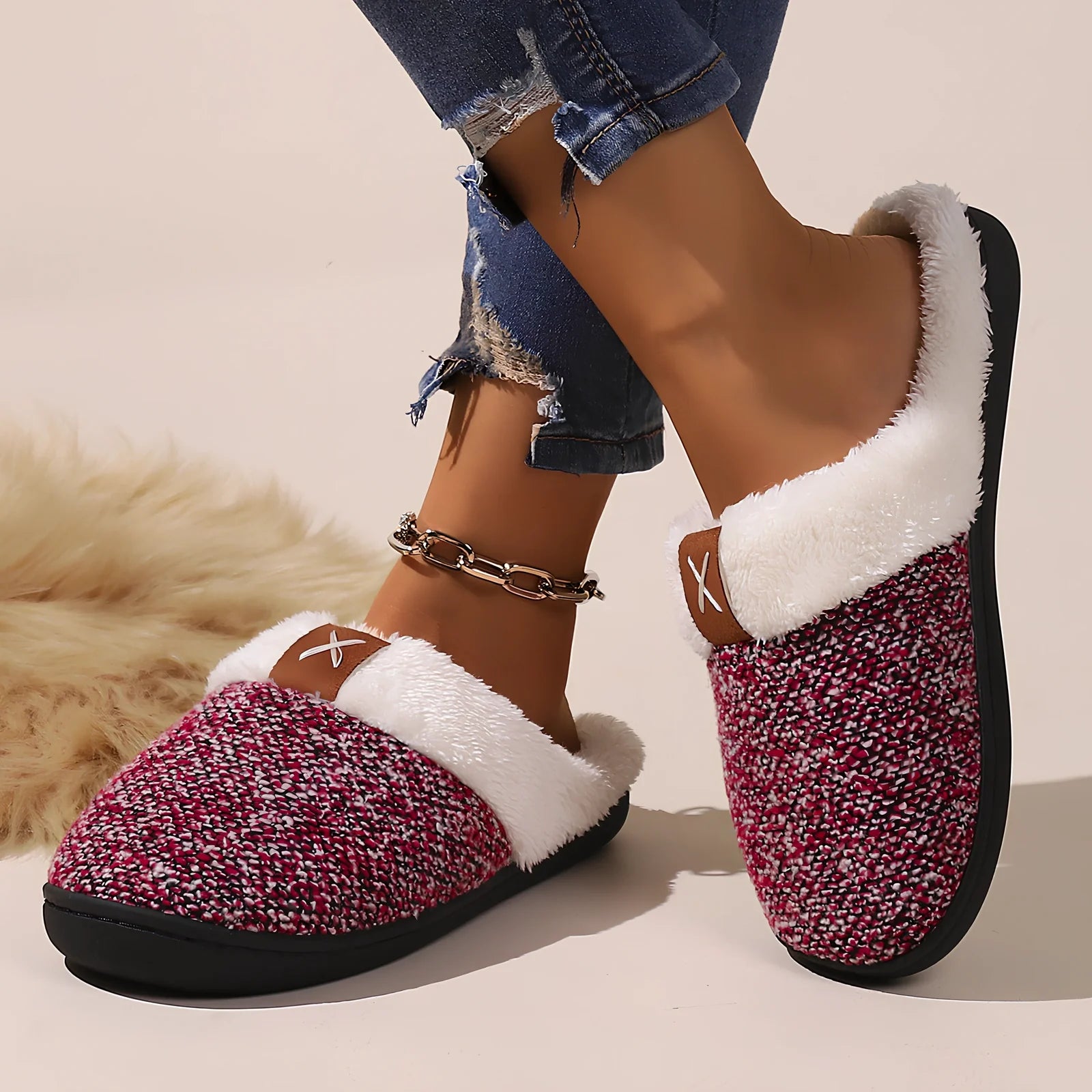 Winter plush slippers with thick sole and anti-slip pattern in burgundy colour